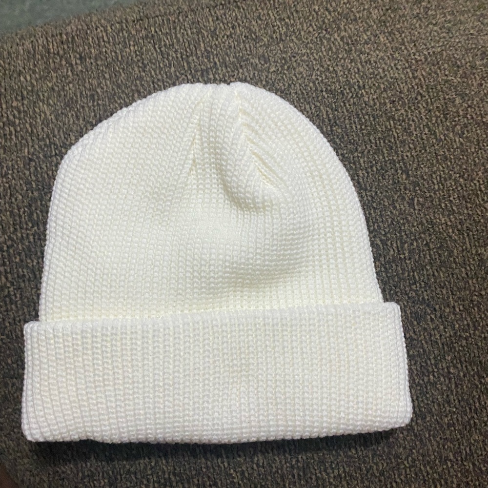 Cream/White Knitted beanie hat